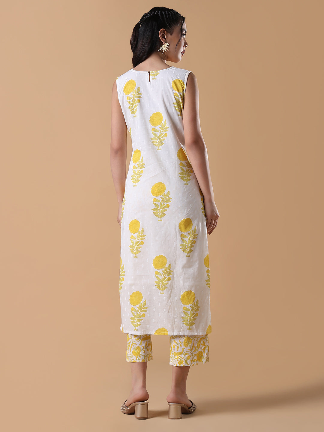 Women Floral Straight White Sleeveless Kurta Set