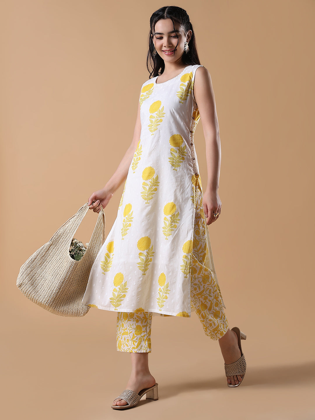 Women Floral Straight White Sleeveless Kurta Set