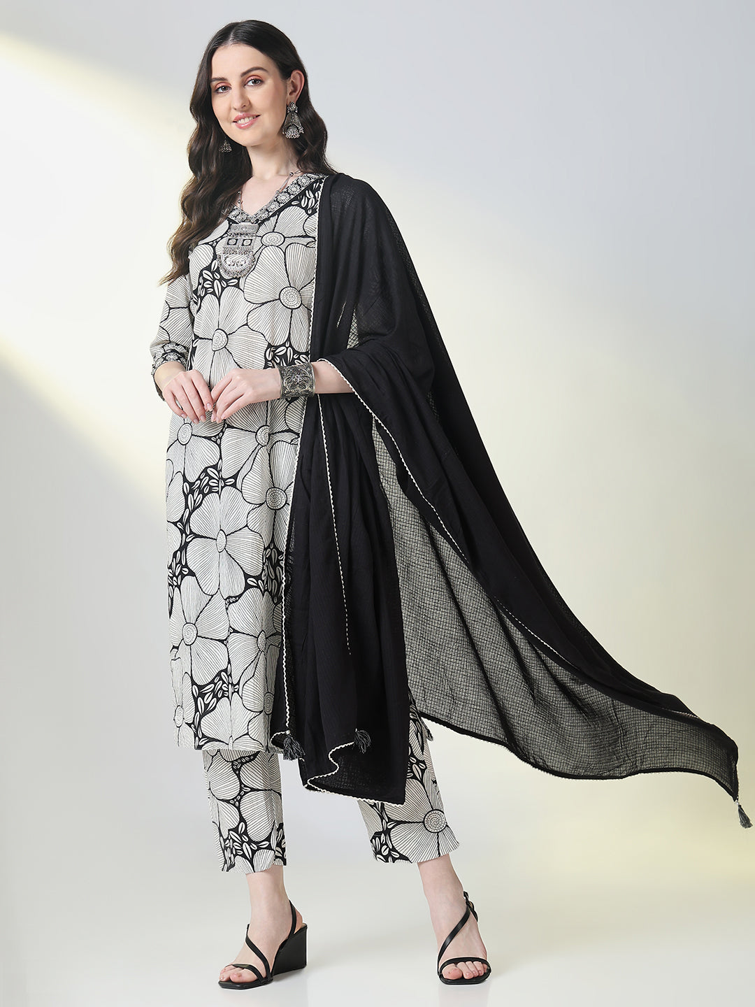 Women Grey Floral Straight Kurta Set with Dupatta