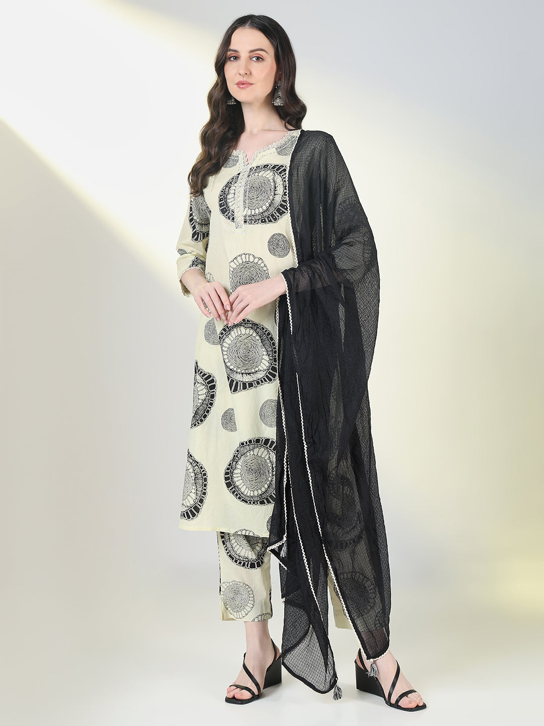 Women Cream Geometric Straight Kurta Set with Dupatta