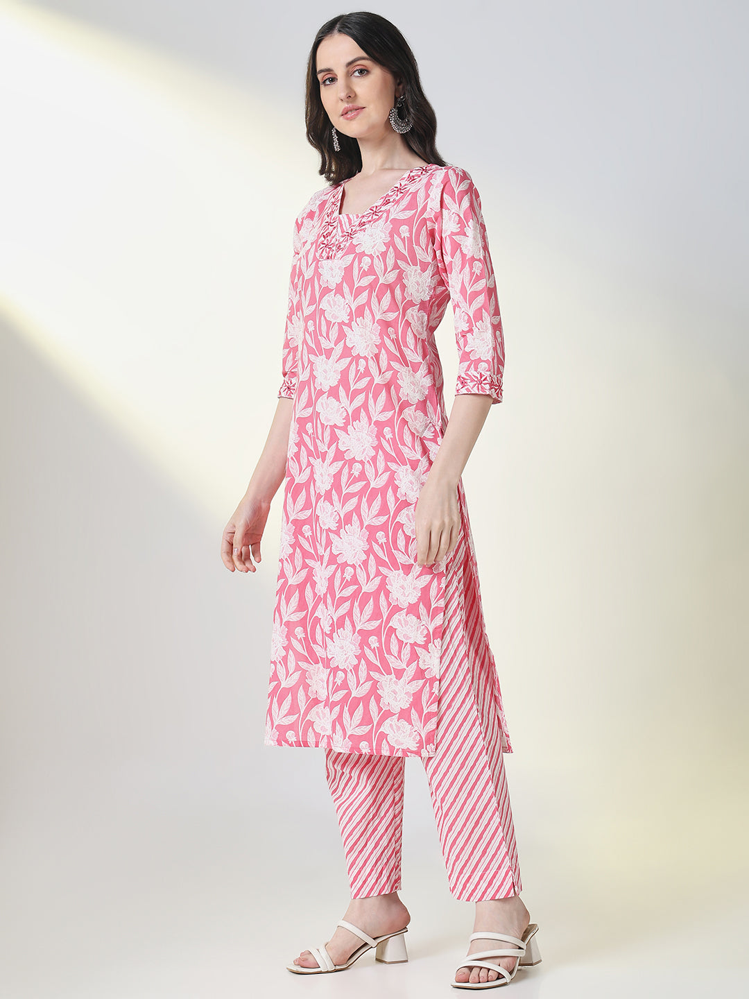 Women Pink Floral Straight Kurta Set with Dupatta