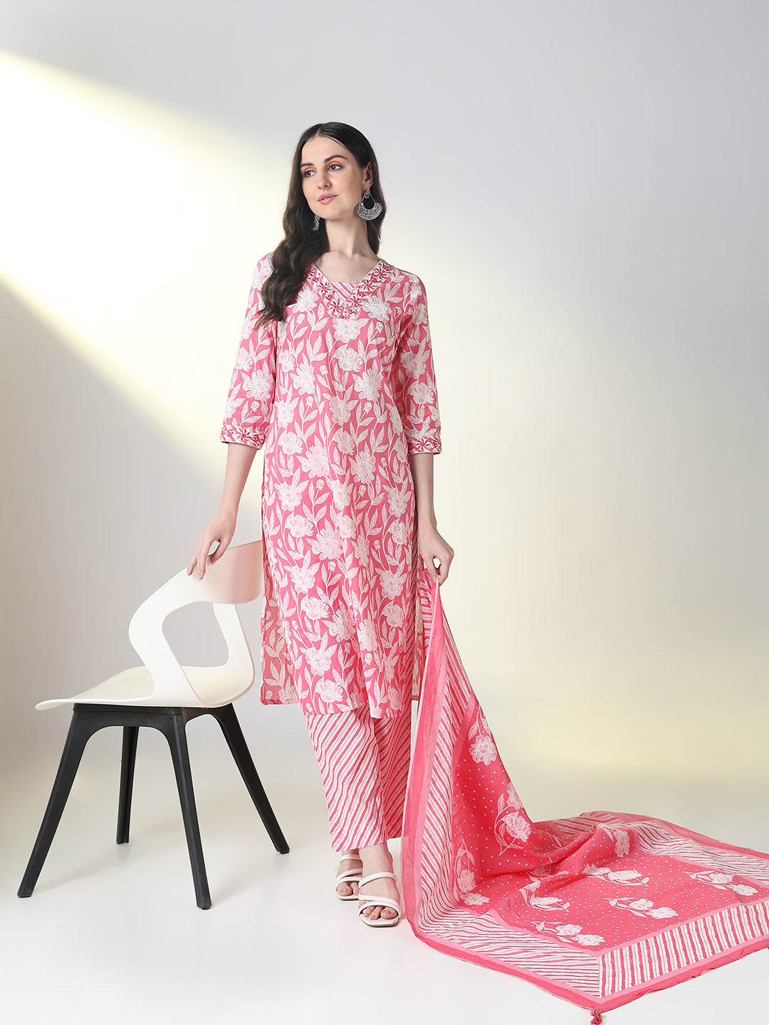 Women Pink Floral Straight Kurta Set with Dupatta