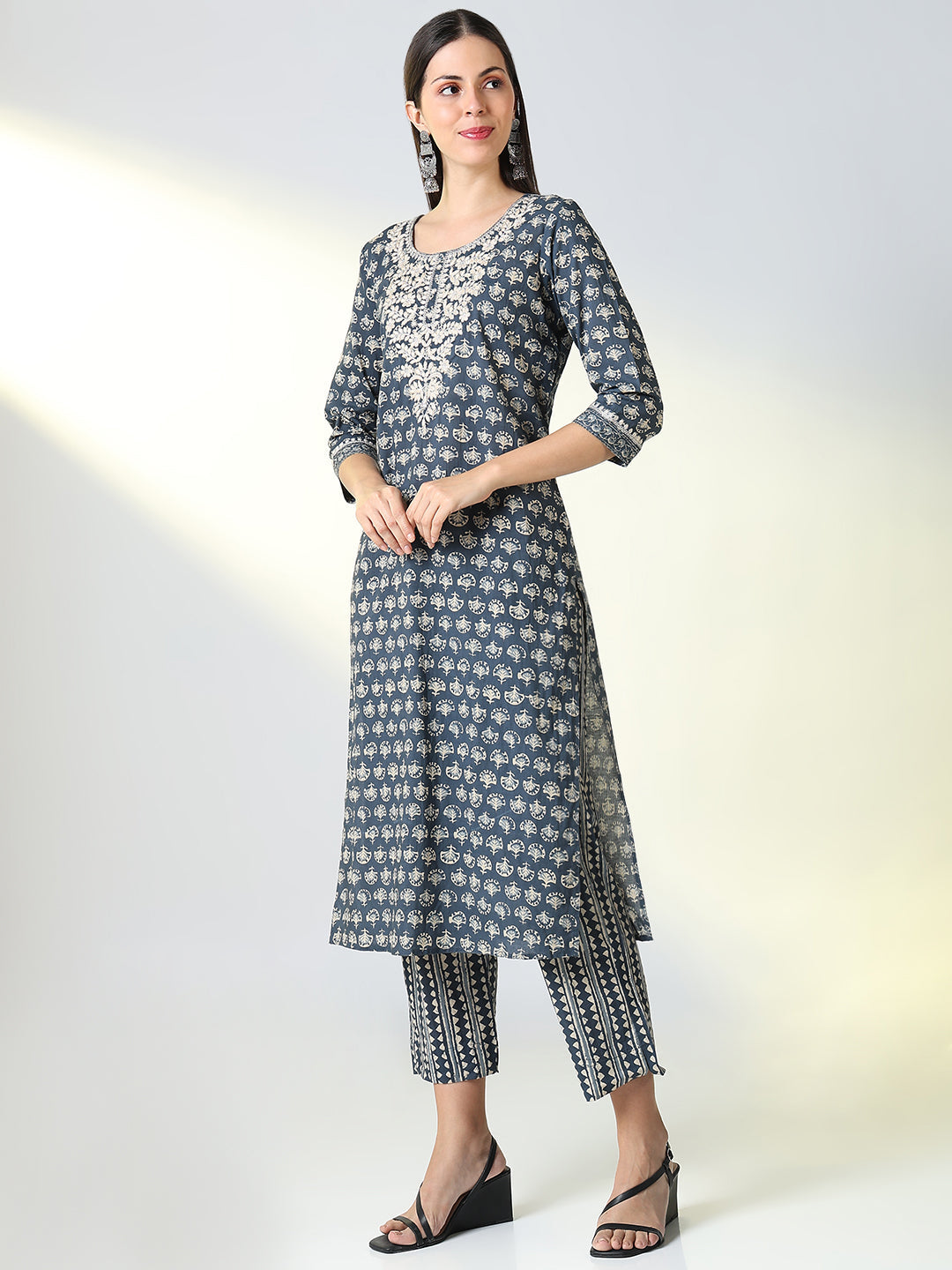 Women Grey Graphic Straight Kurta Set with Dupatta