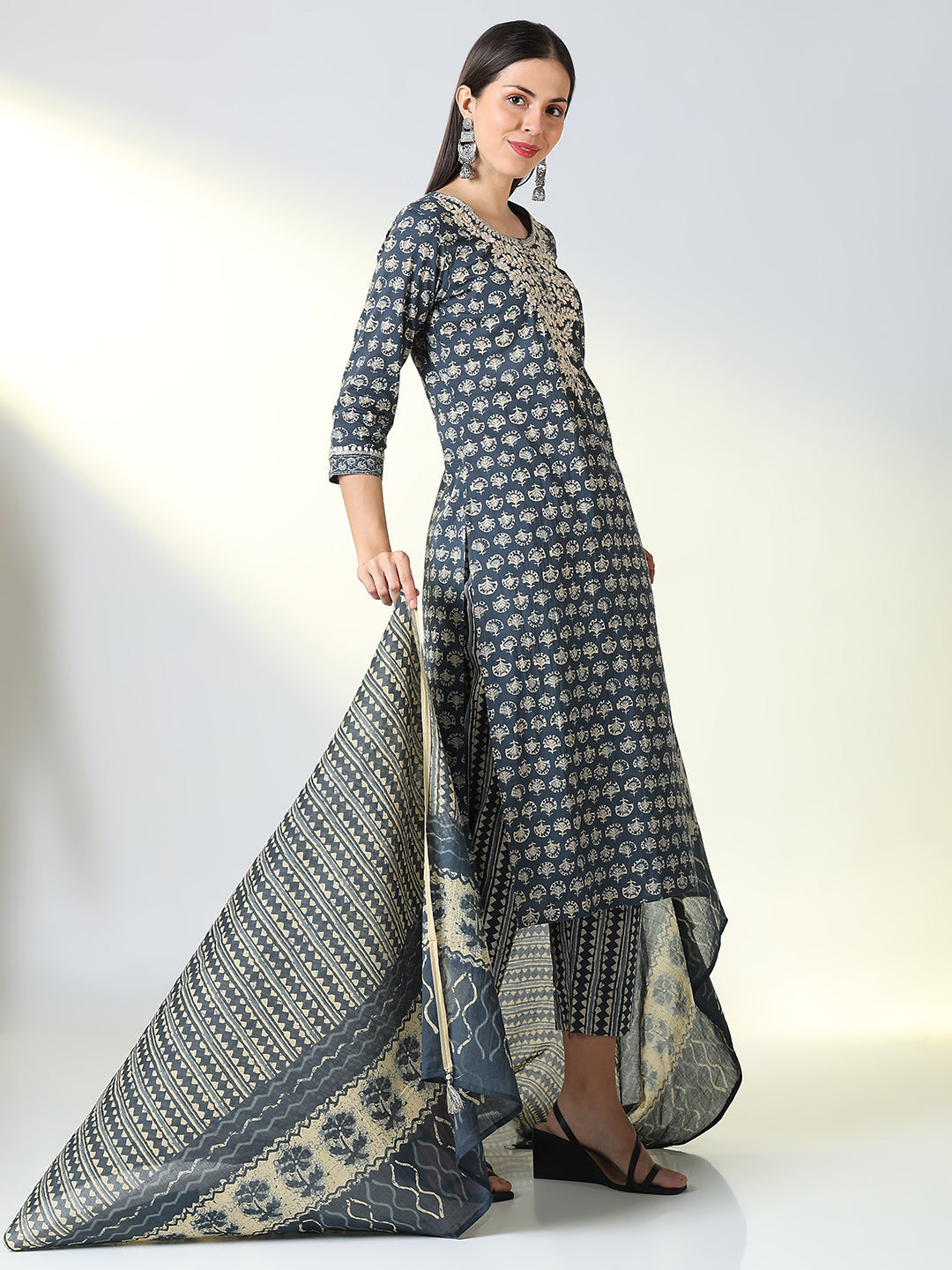 Women Grey Graphic Straight Kurta Set with Dupatta