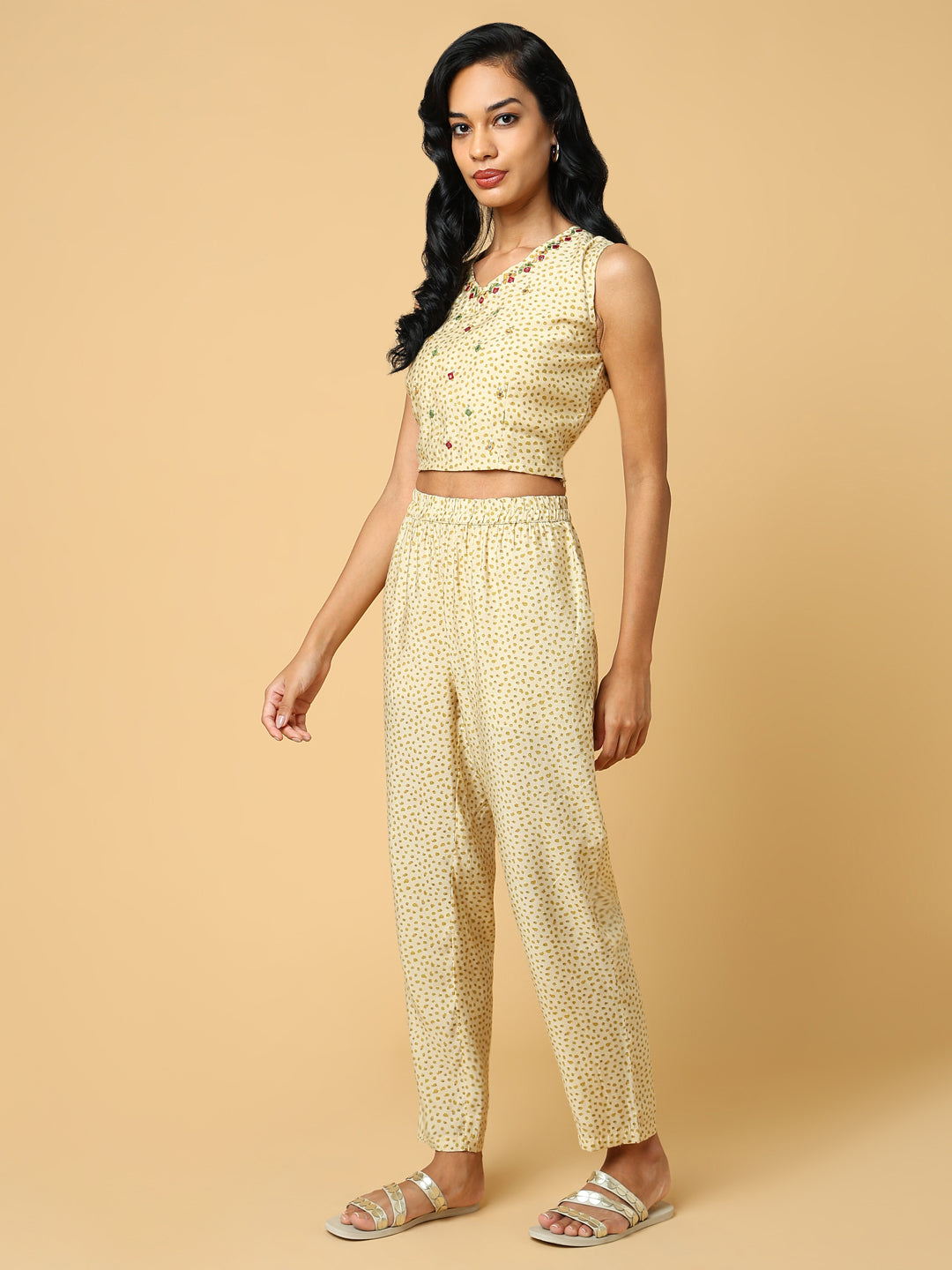 Women Printed Beige Co-Ords Set with Shrug