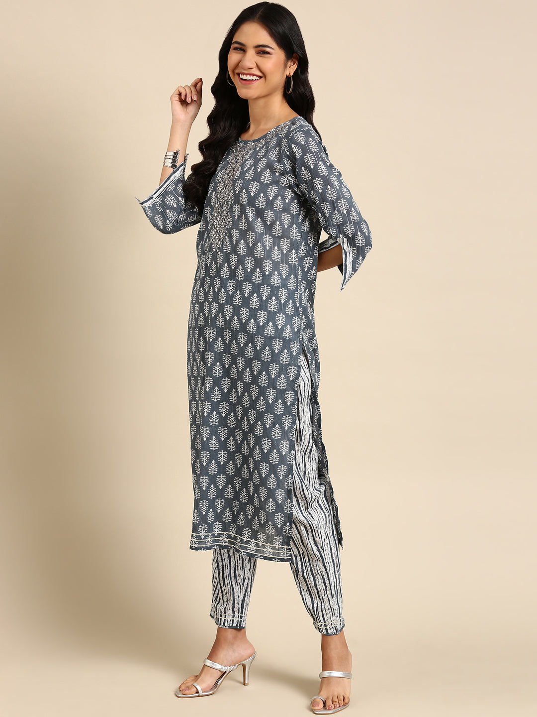 Women Graphic Grey Straight Kurta Set with Dupatta