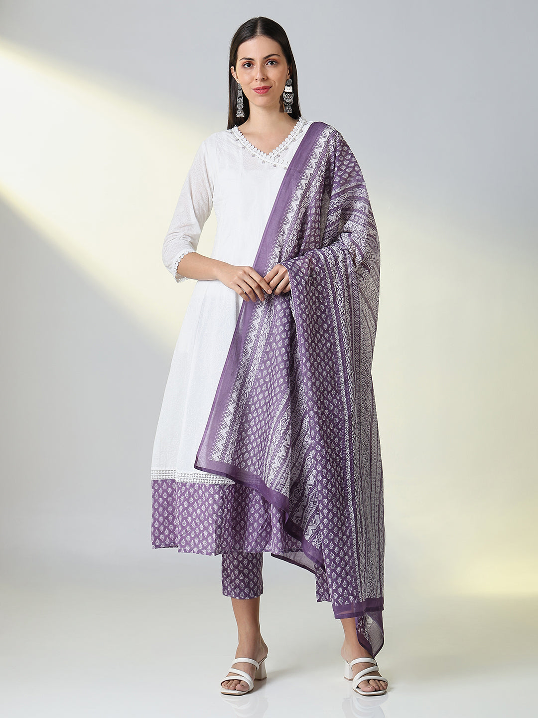 Women White Graphic Kurta Set with Dupatta and Inner