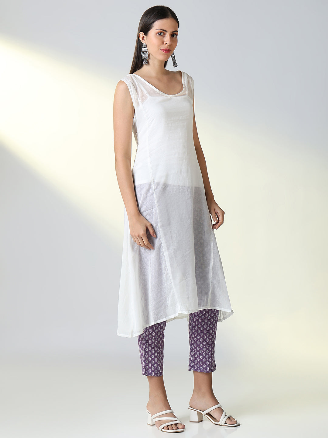 Women White Graphic Kurta Set with Dupatta and Inner