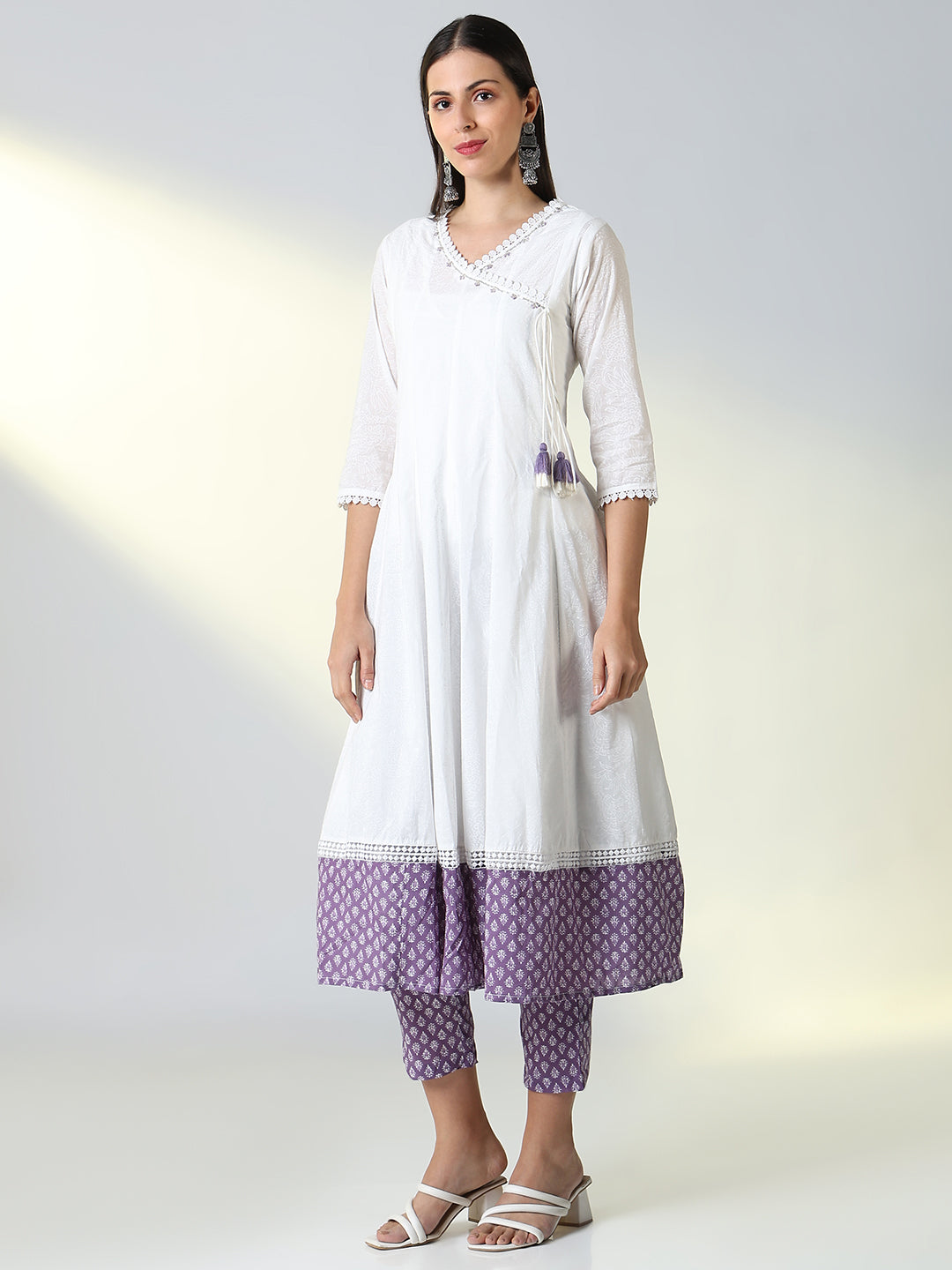 Women White Graphic Kurta Set with Dupatta and Inner