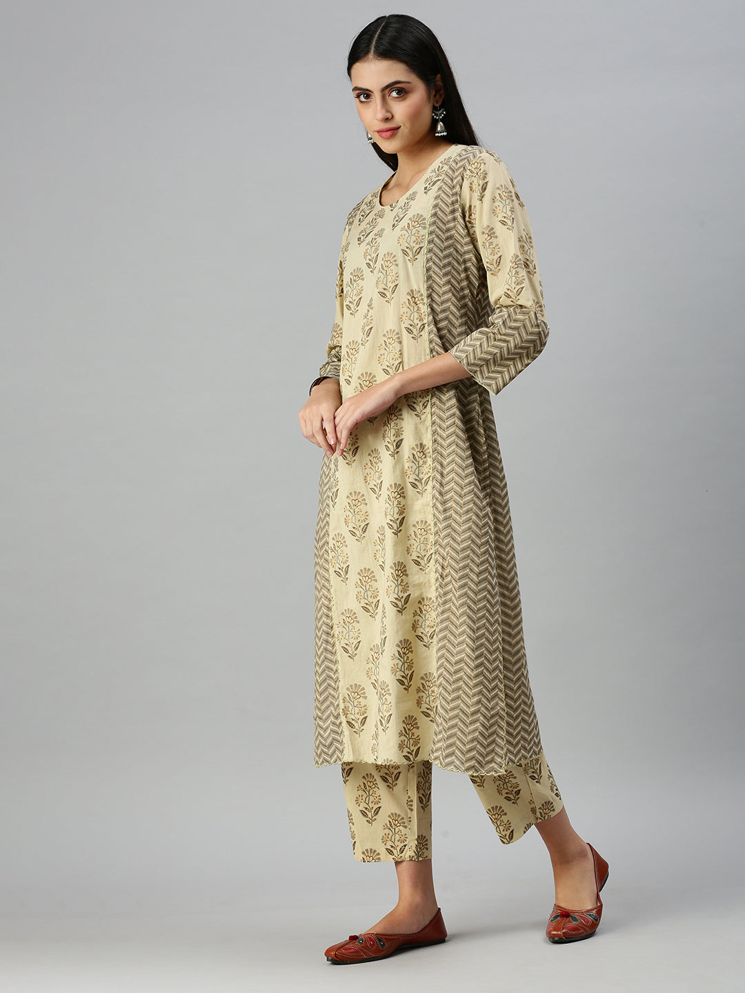 Women Straight Beige Printed Kurta and Trousers