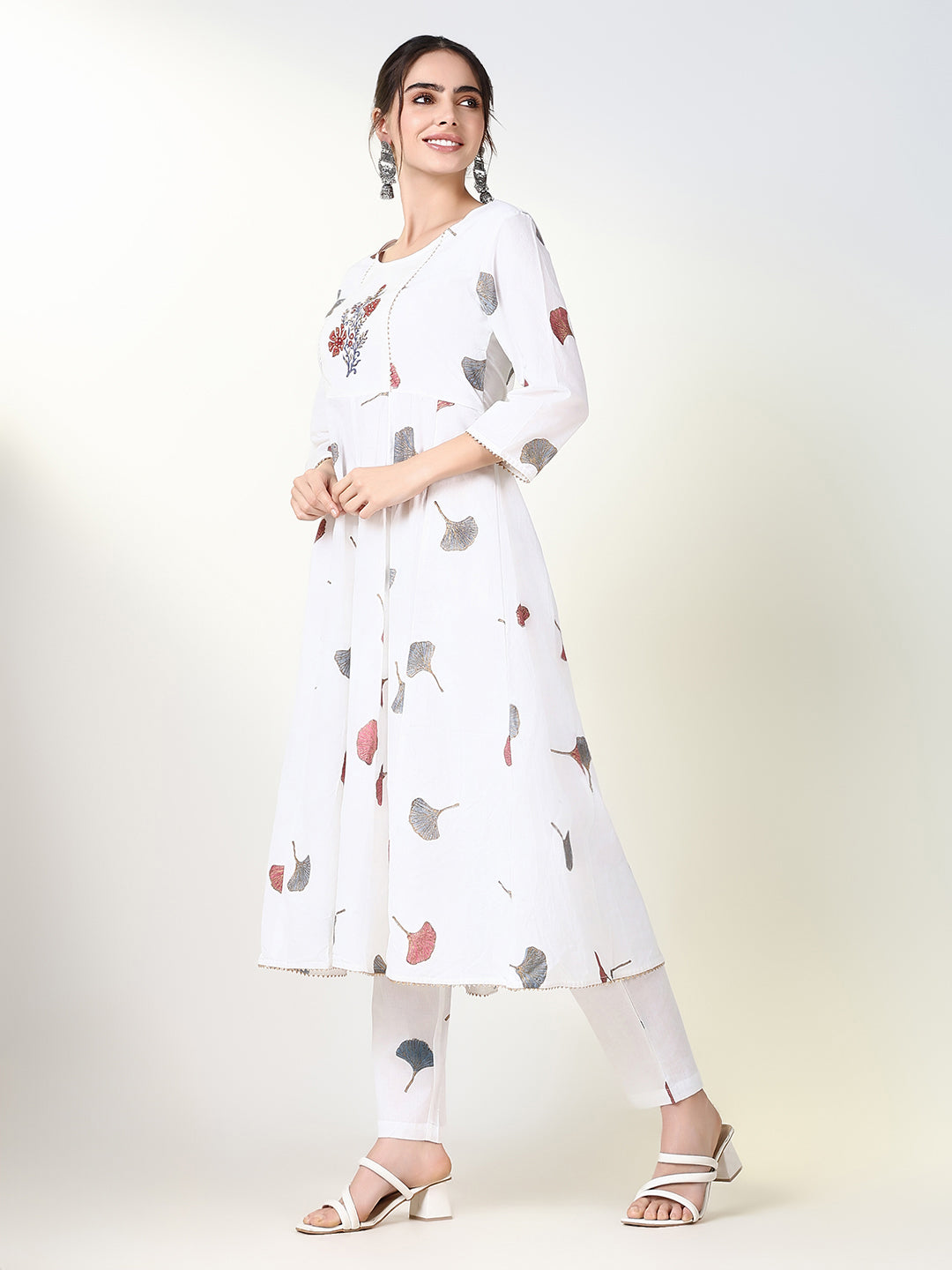 Women Floral White Straight Kurta Set with Dupatta