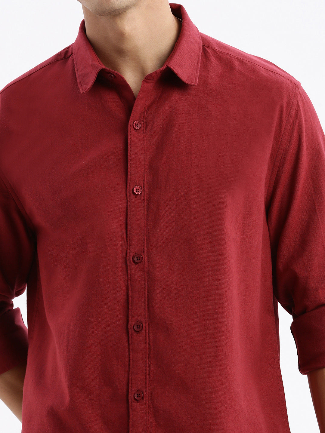 Men Spread Collar Solid Slim Fit Maroon Shirt