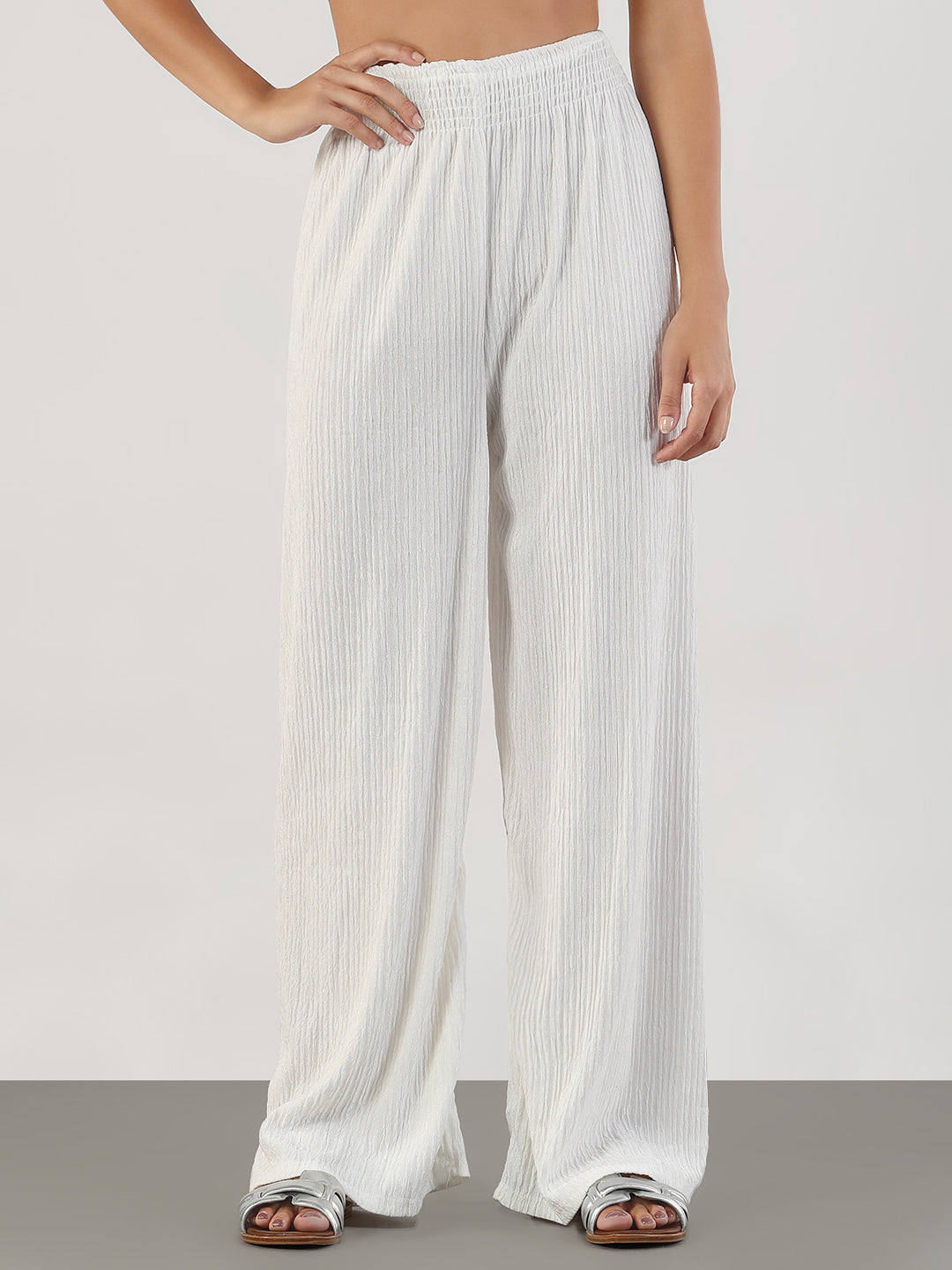 Women White Loose Fit Solid Parallel Trousers