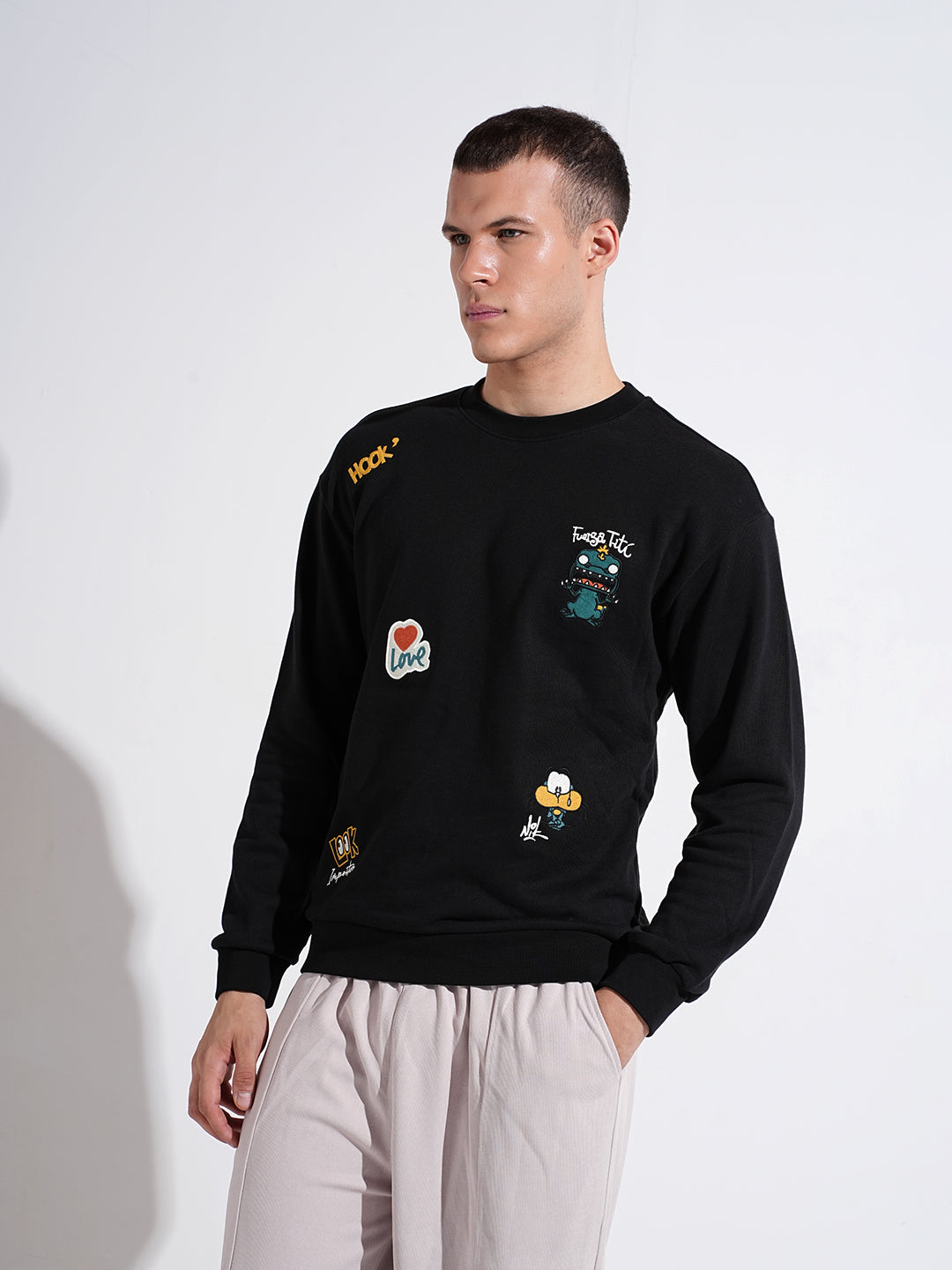 Men's Graphic Patchwork Black Round Neck Regular Fit Sweatshirt