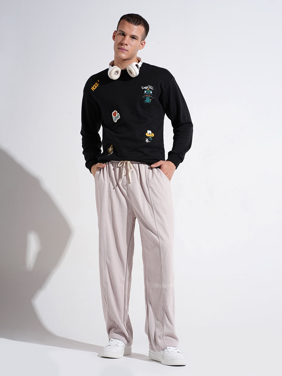 Men's Graphic Patchwork Black Round Neck Regular Fit Sweatshirt