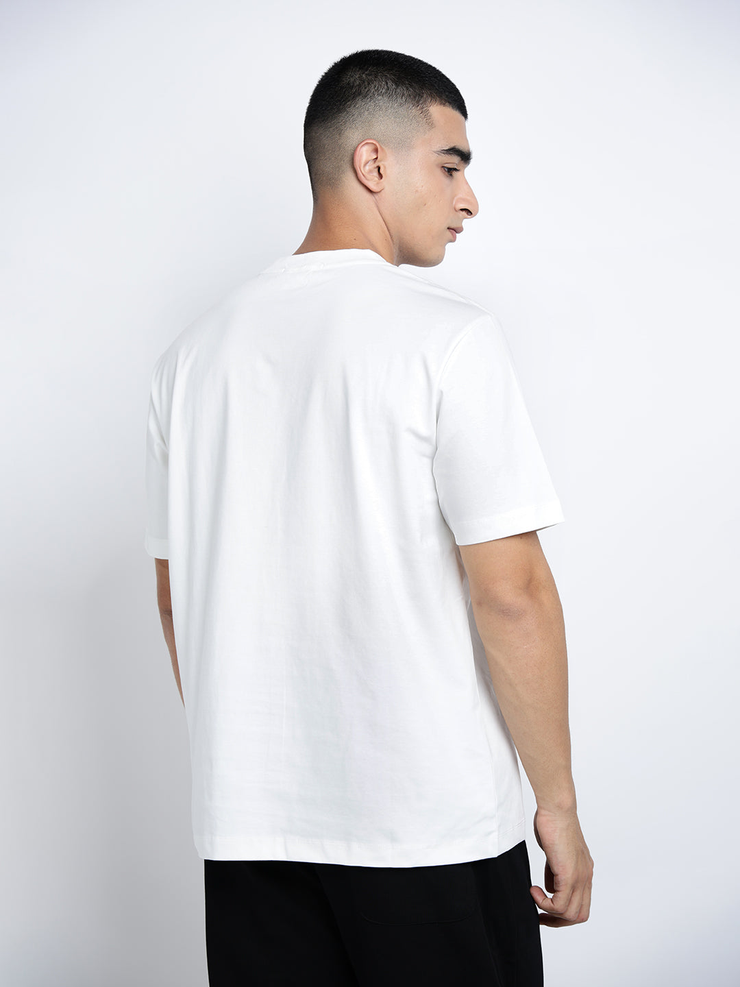 Men's Typography White Short Sleeves Round Neck Relaxed Fit T-Shirt