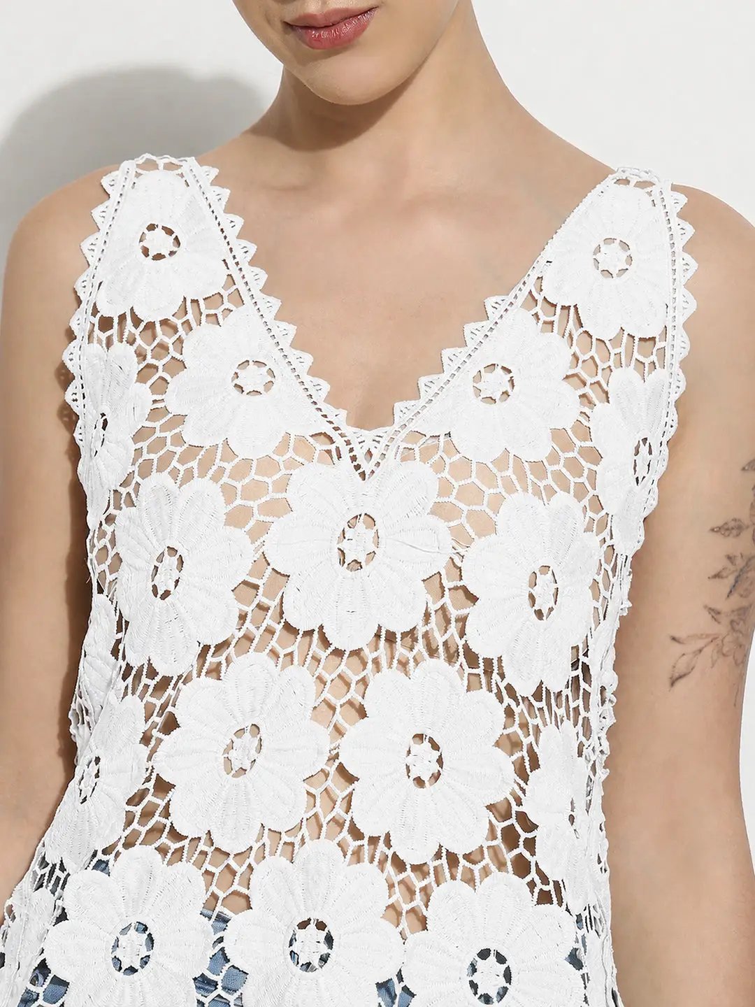 Women's Floral White V-Neck Longline Crochet Top with Fringe Hem