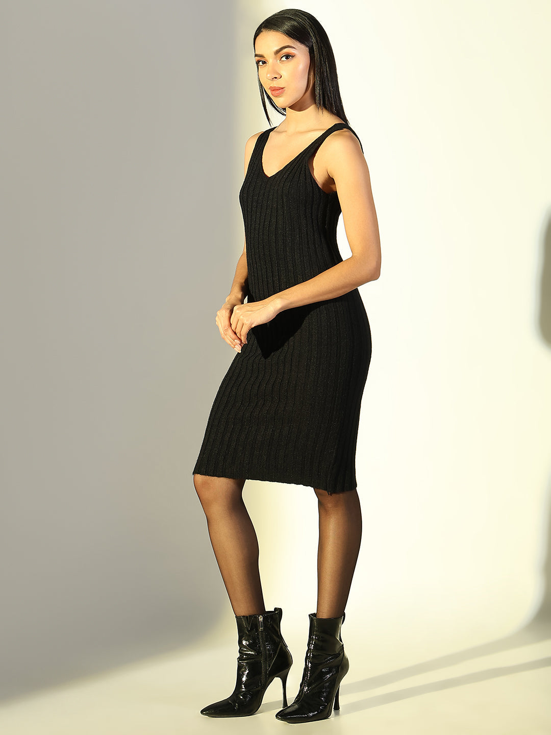 Women Black Solid Bodycon Dress with Top