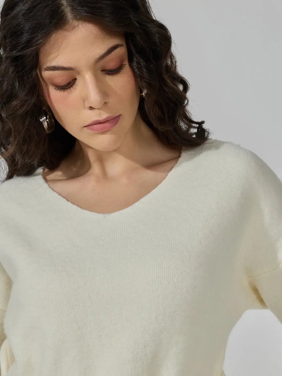 Women's Knitted Off White V-Neck Top with Tie-Up Belt - from SHOWOFFFF