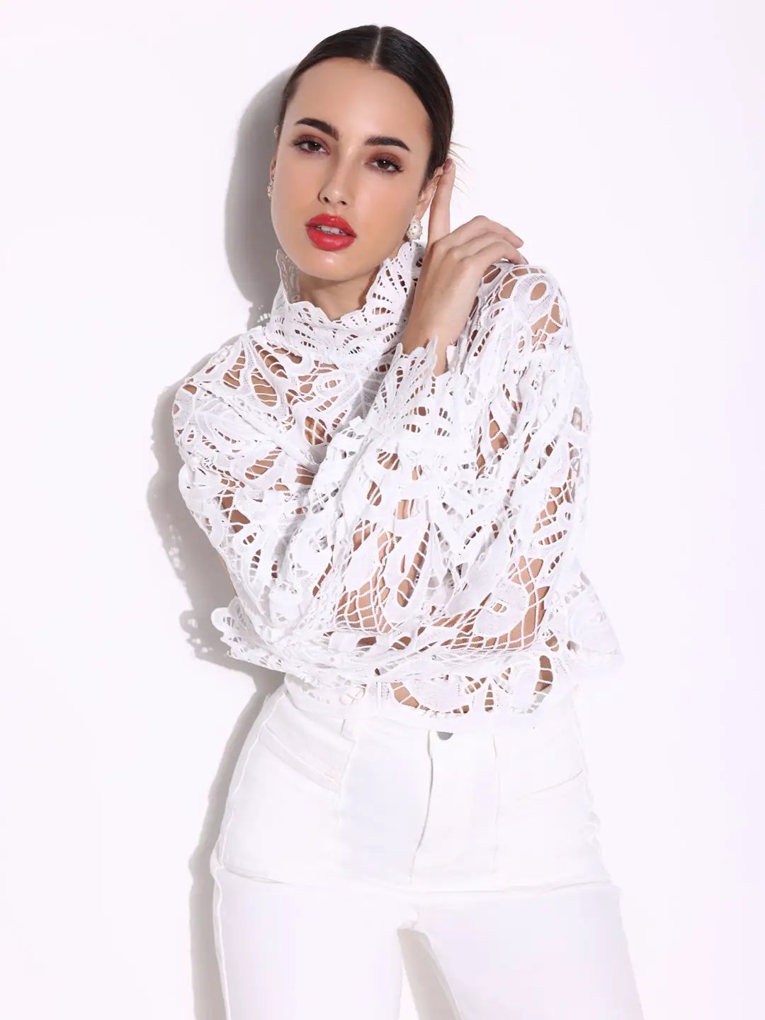 SHOWOFFFF Women's Solid White Top