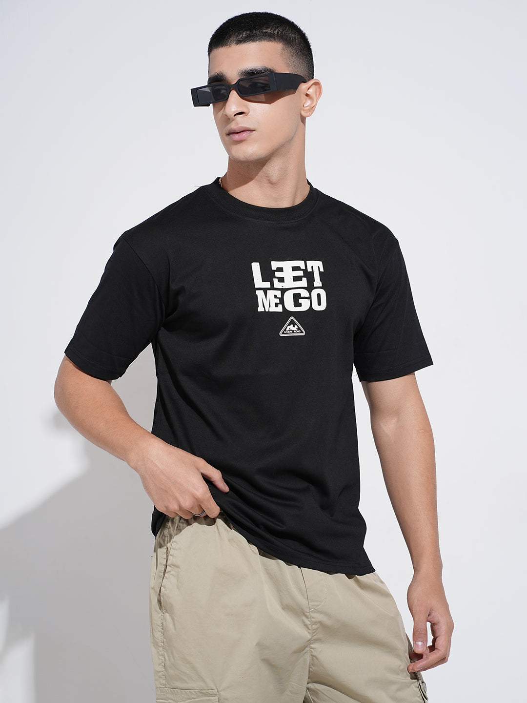 Men's Graphic Print Black Short Sleeves Round Neck Relaxed Fit T-Shirt