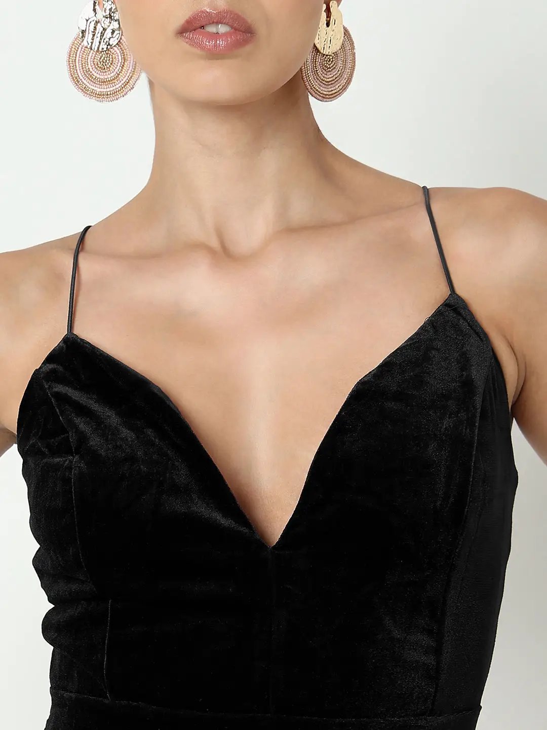 Women's Black Velvet Sweetheart Neck Bodycon Dress with Back Strap Detail - from SHOWOFFFF