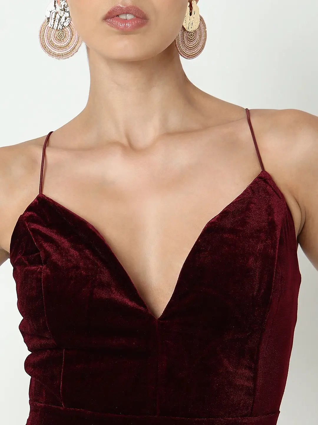 Women's Maroon Velvet Sweetheart Neck Bodycon Dress with Back Strap Detail - from SHOWOFFFF
