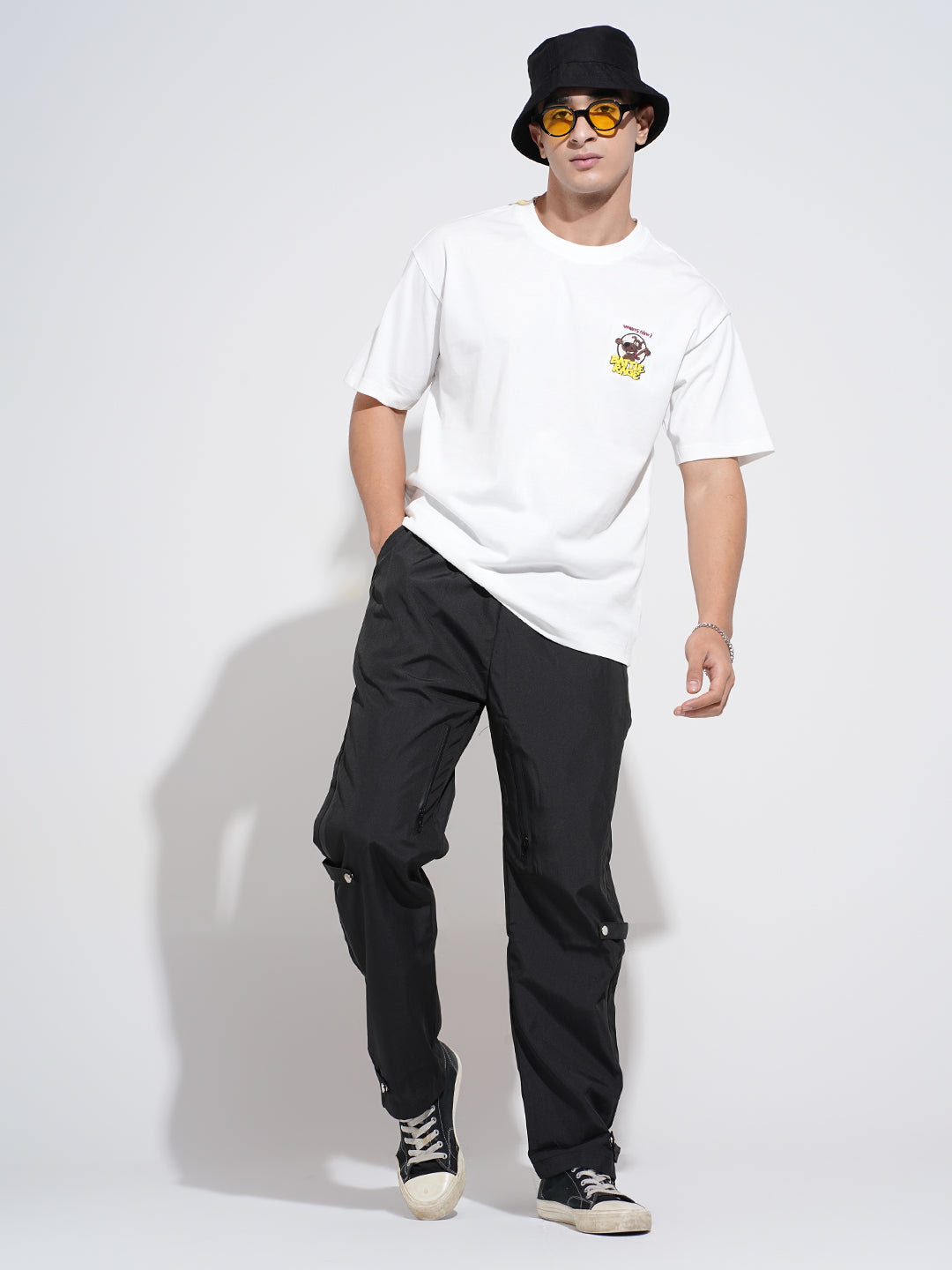 Men's Graphic Print White Short Sleeves Round Neck Relaxed Fit T-Shirt