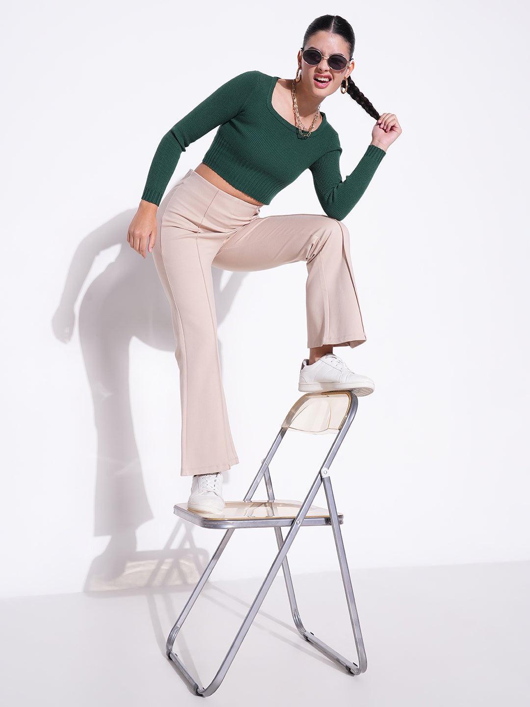 Women's Green Solid Round Neck Fitted Crop Top