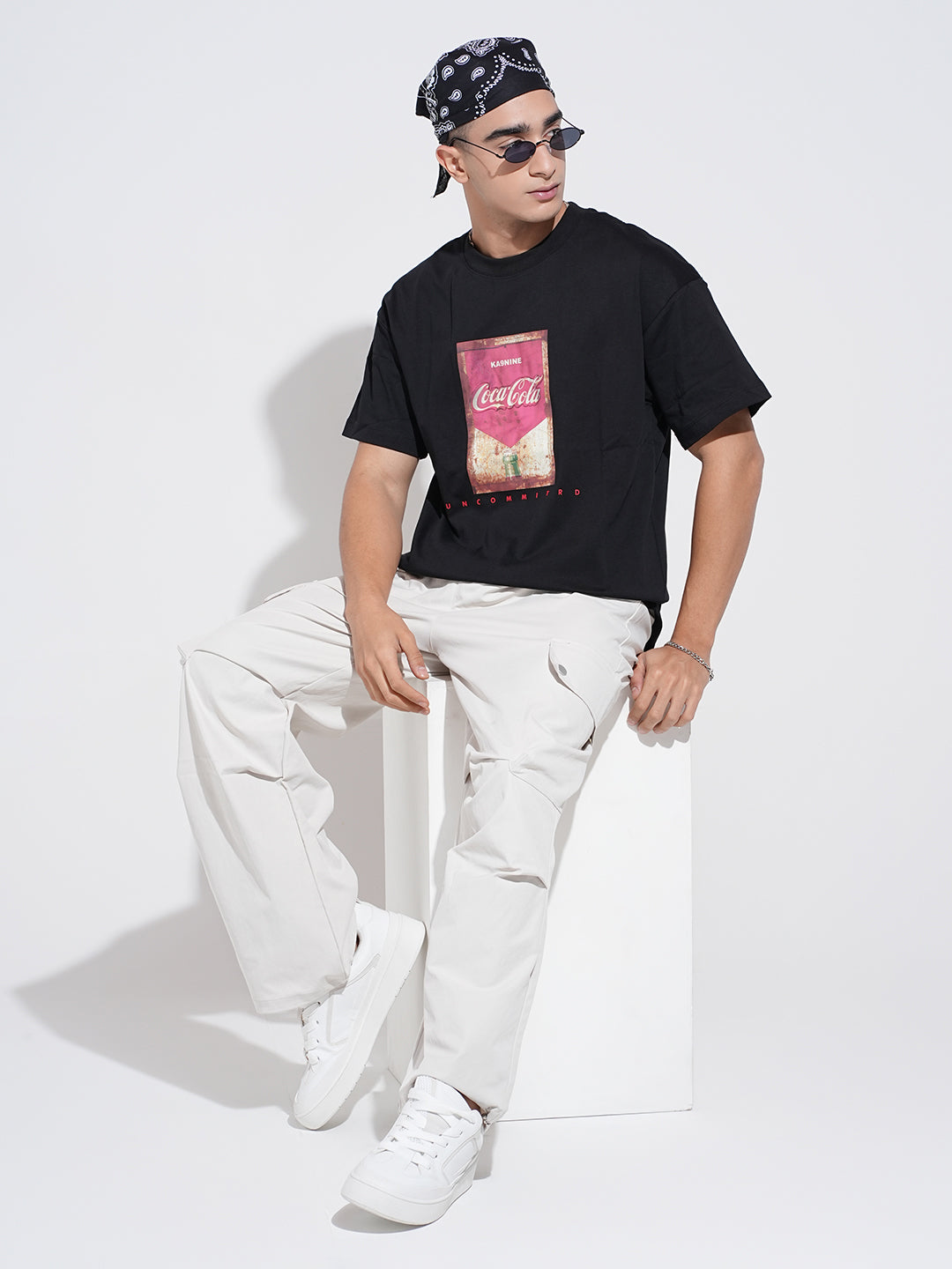 Men's Graphic Print Black Short Sleeves Round Neck Relaxed Fit T-Shirt