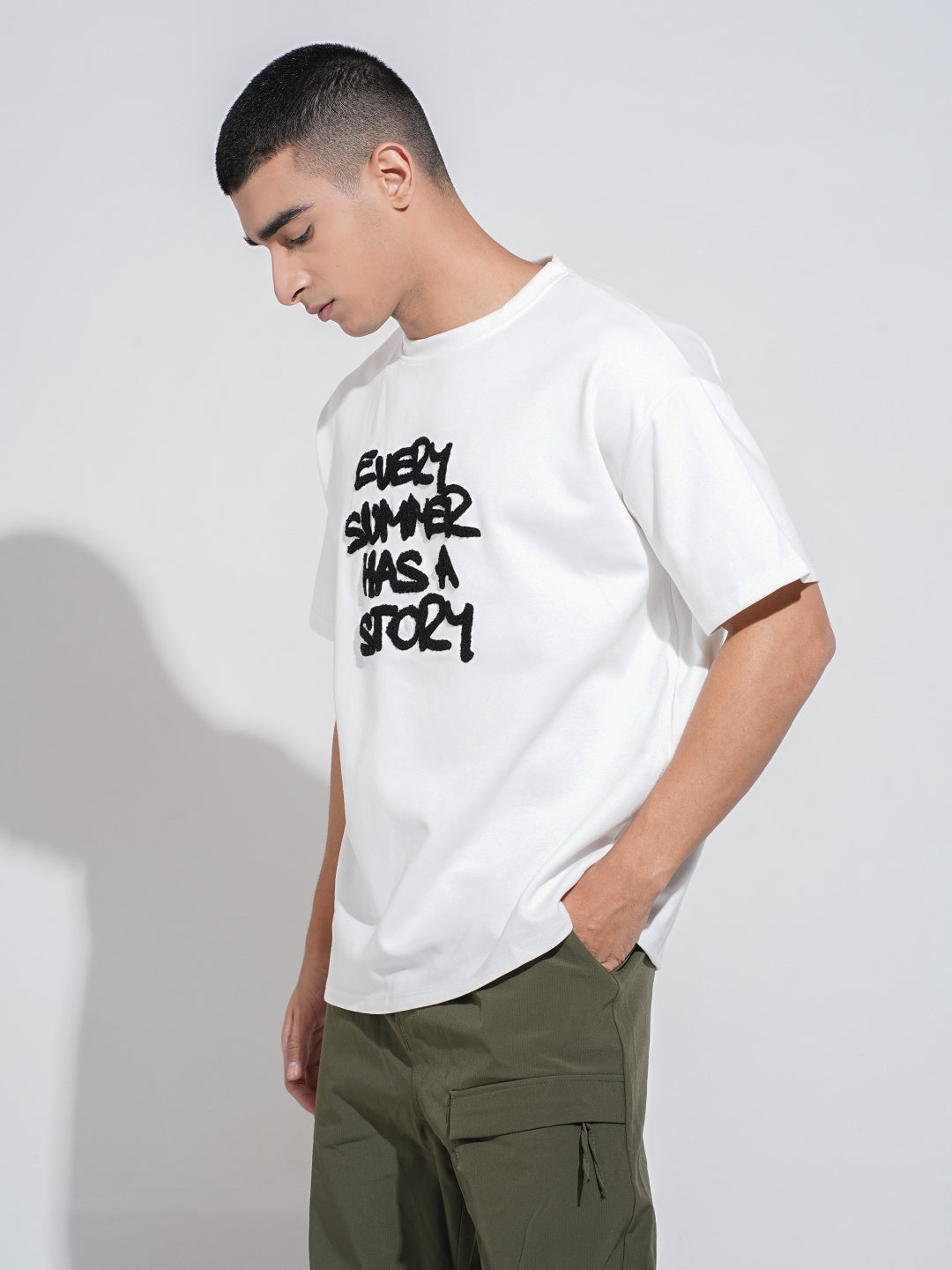 Men's Typography Print White Short Sleeves Round Neck Relaxed Fit T-Shirt