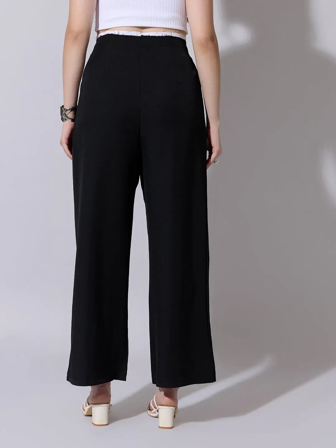 Women's Black Pleated Trousers with Contrast Waistband Detail - Uncategorized from SHOWOFFFF