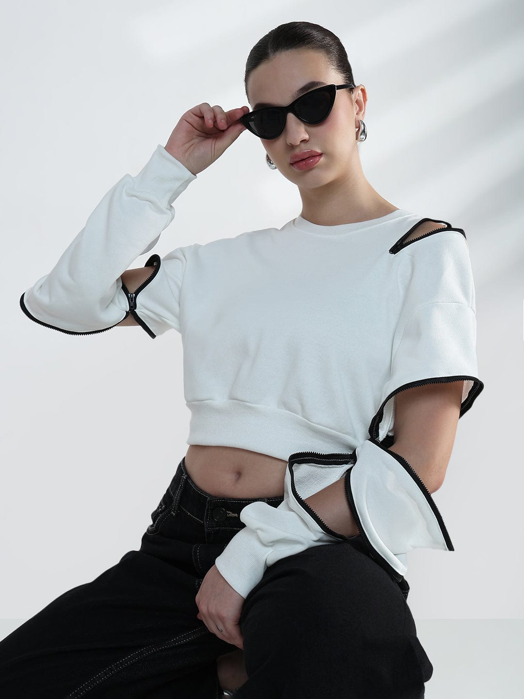 Women's White Oversized Sweatshirt with Zipper Detail