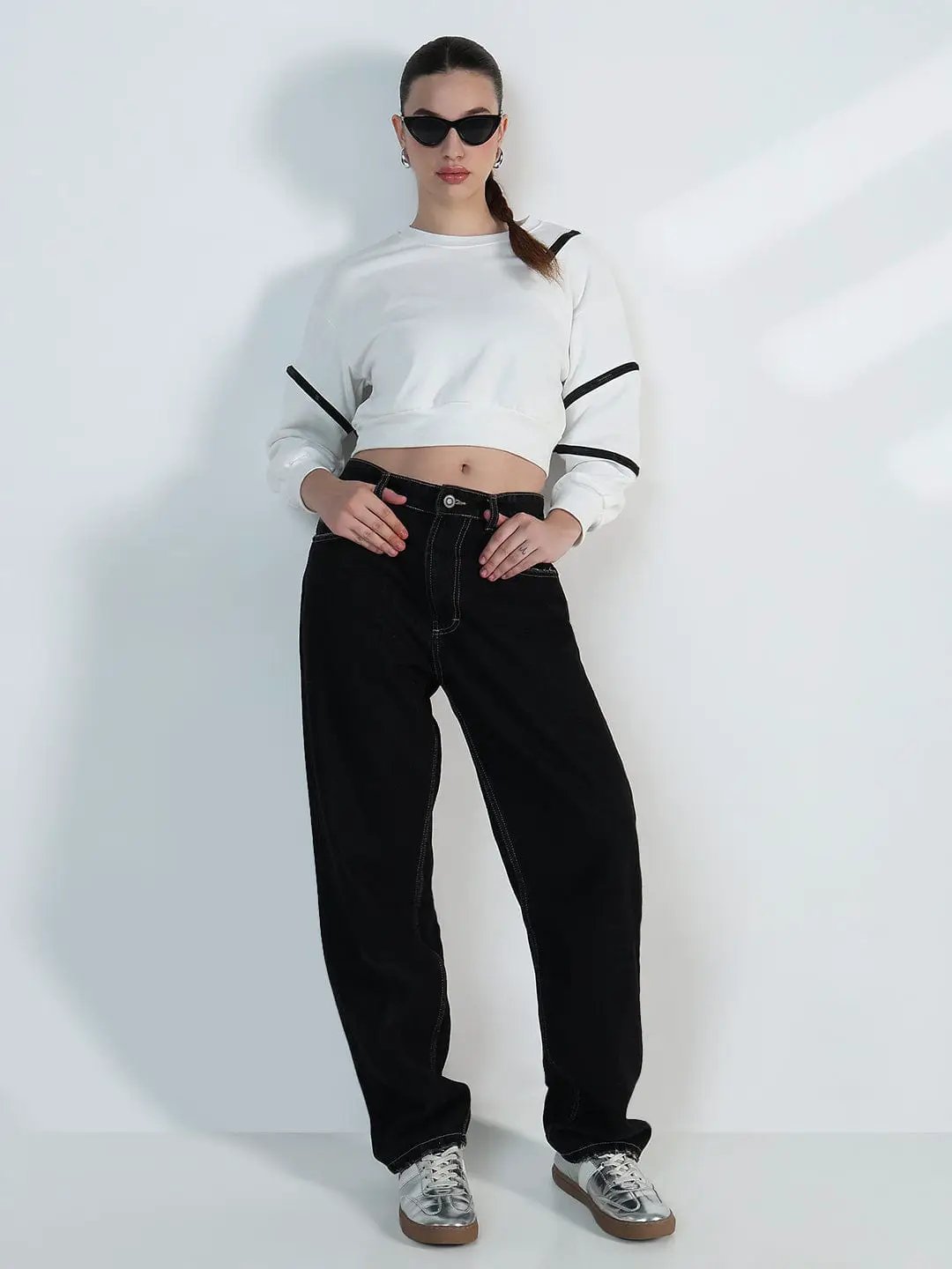 Women's White Oversized Sweatshirt with Zipper Detail - Uncategorized from SHOWOFFFF