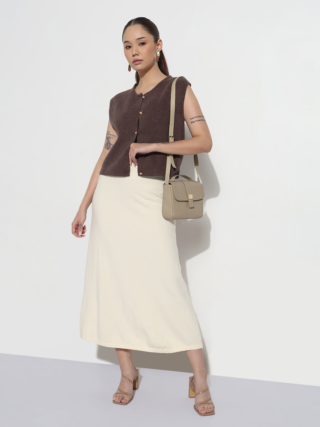 Women's Ribbed Brown Round Neck Sleeveless Knitted Top