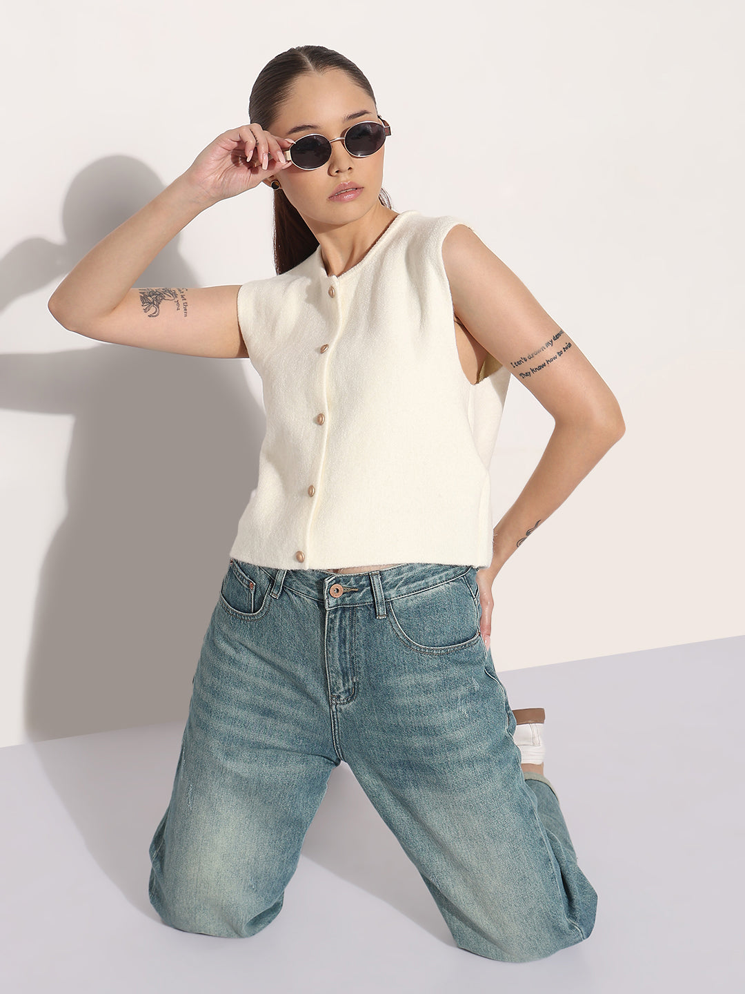 Women's Ribbed Off White Round Neck Sleeveless Knitted Top