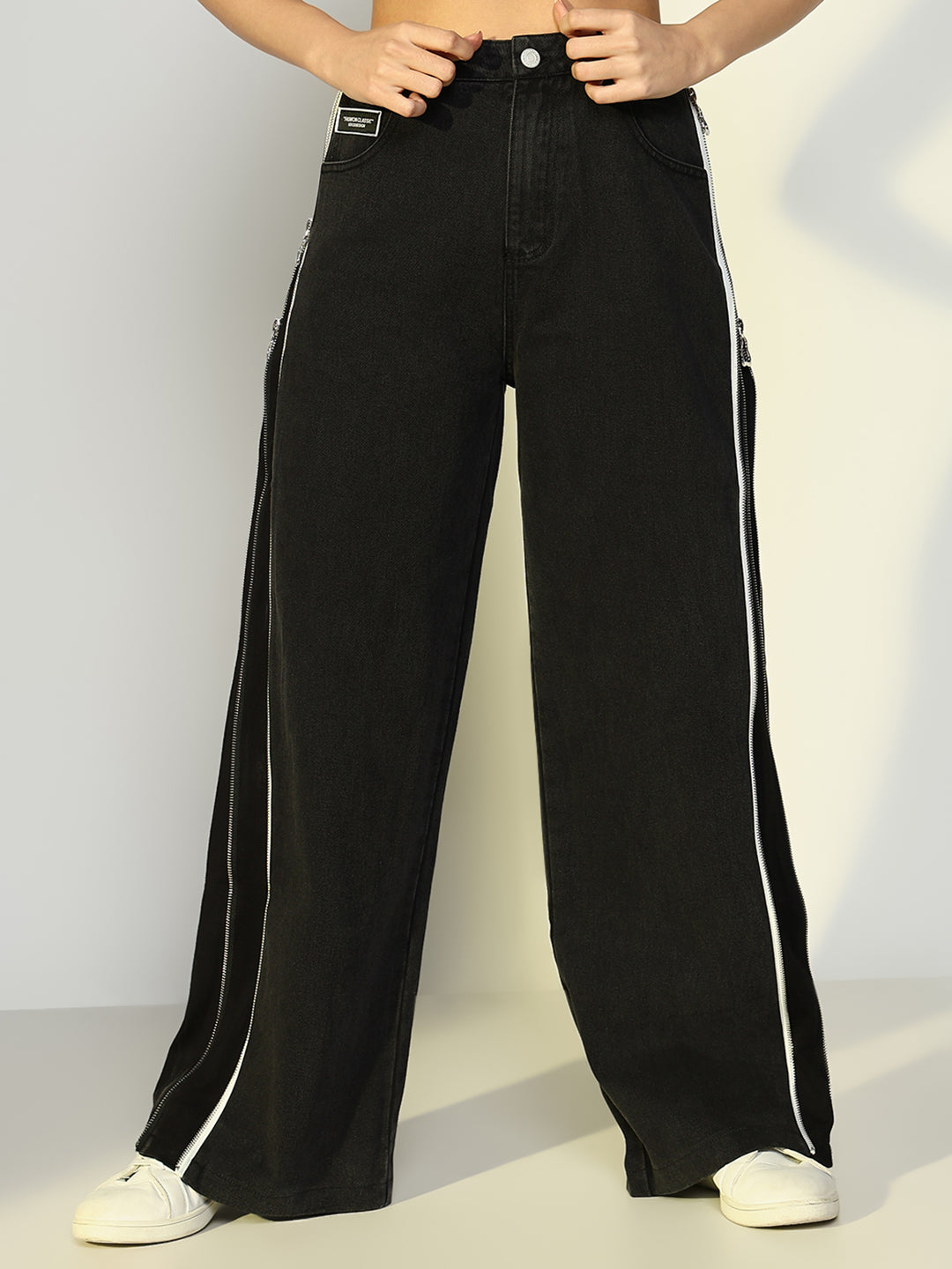 Women Solid Black Baggy Jeans with Side Zipper