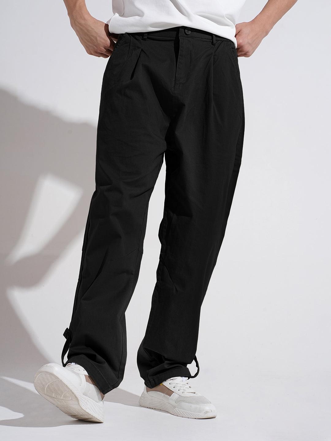 Men's Black Relaxed Fit Pleated Trousers