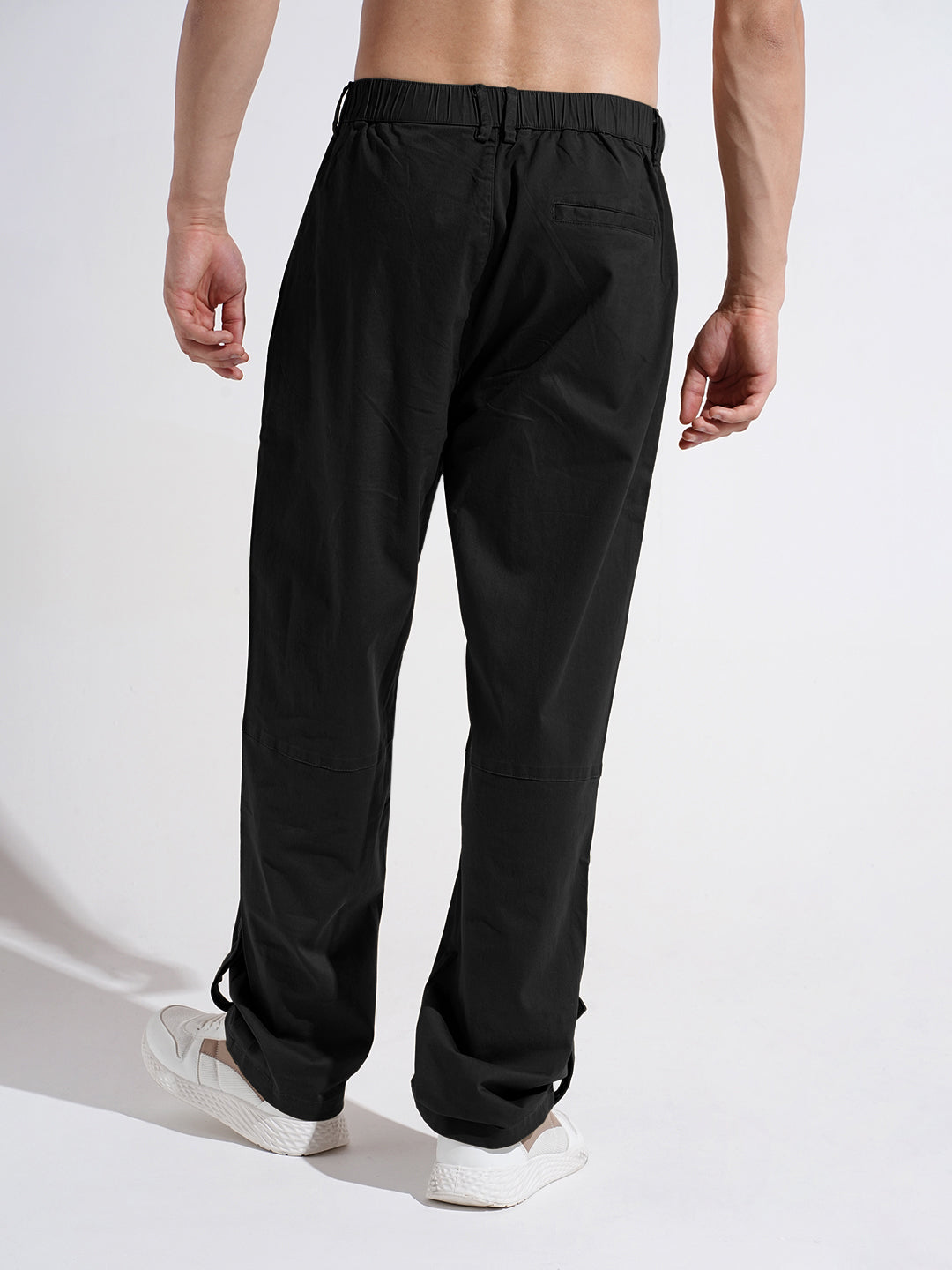 Men's Black Relaxed Fit Pleated Trousers