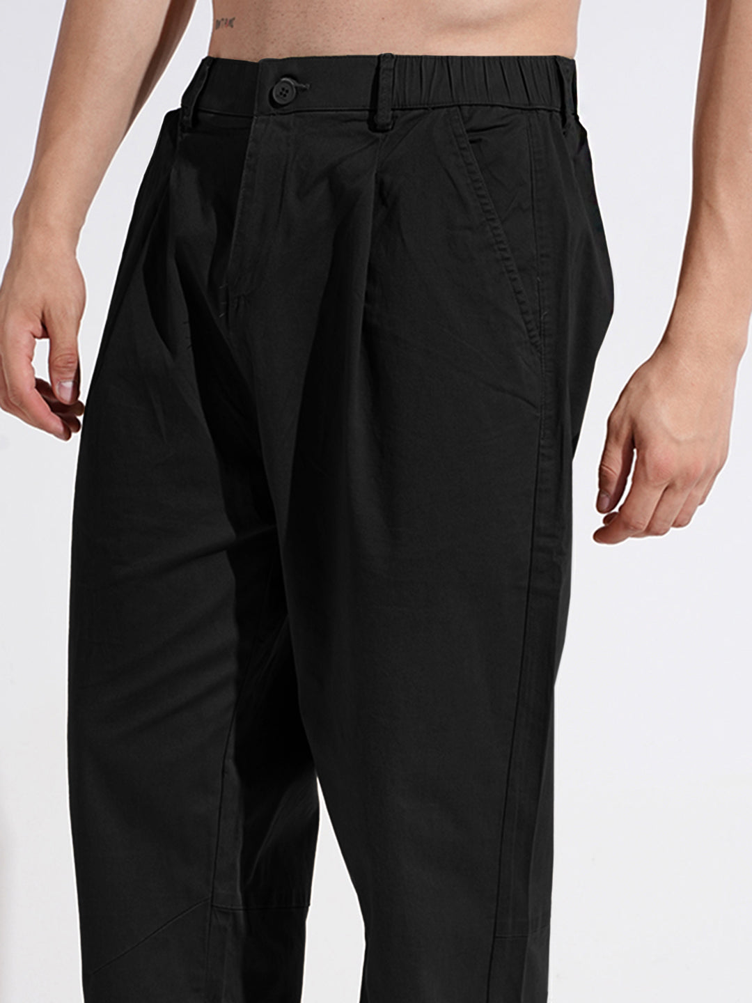 Men's Black Relaxed Fit Pleated Trousers