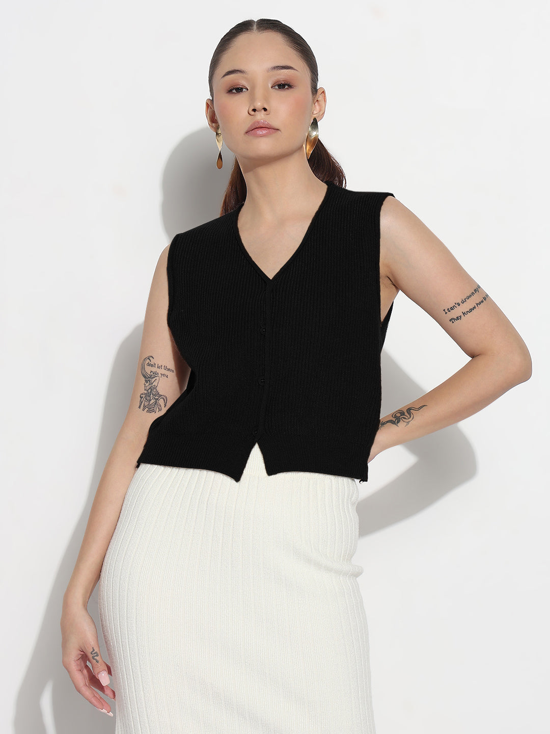Women's Ribbed Black V-Neck Sleeveless Knitted Top