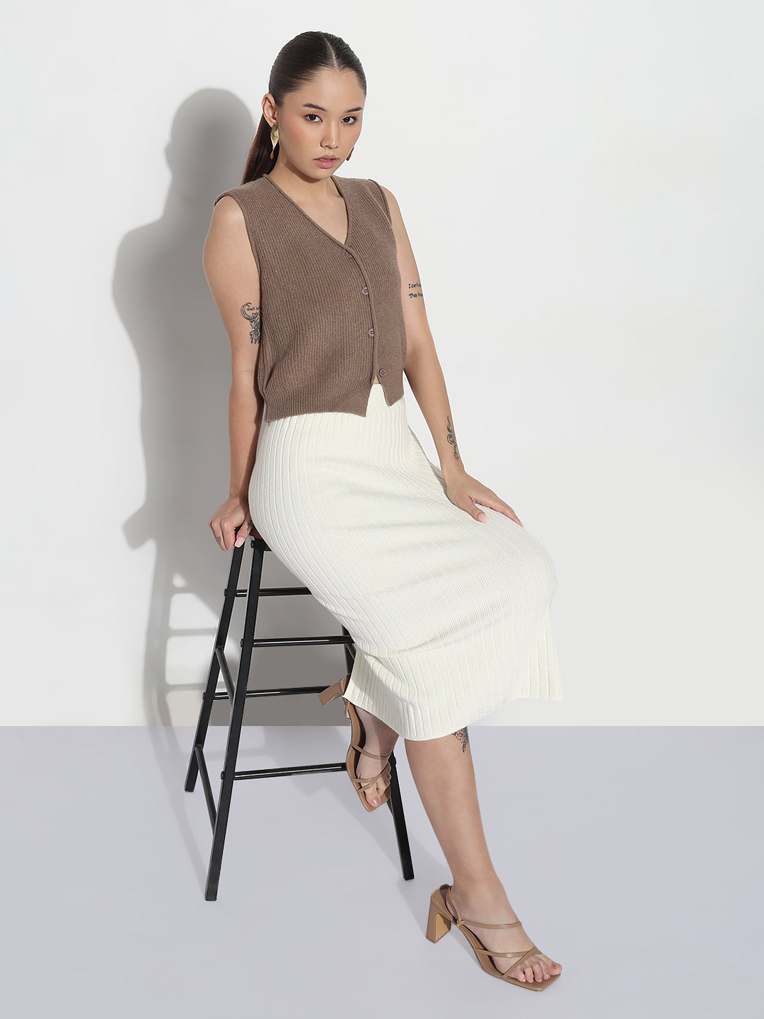 Women's Ribbed Brown V-Neck Sleeveless Knitted Top