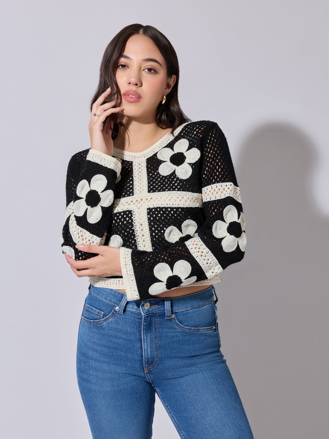 Women's Black Floral Crochet Pattern Crop Top