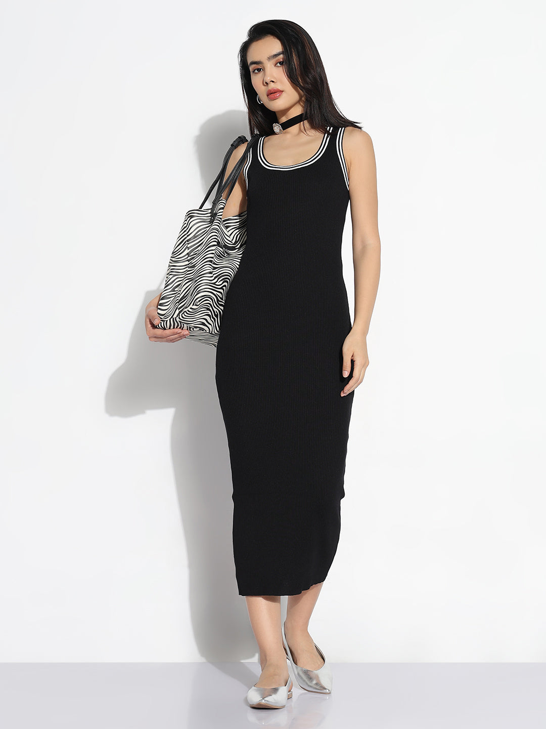 Women Black Solid Bodycon Dress