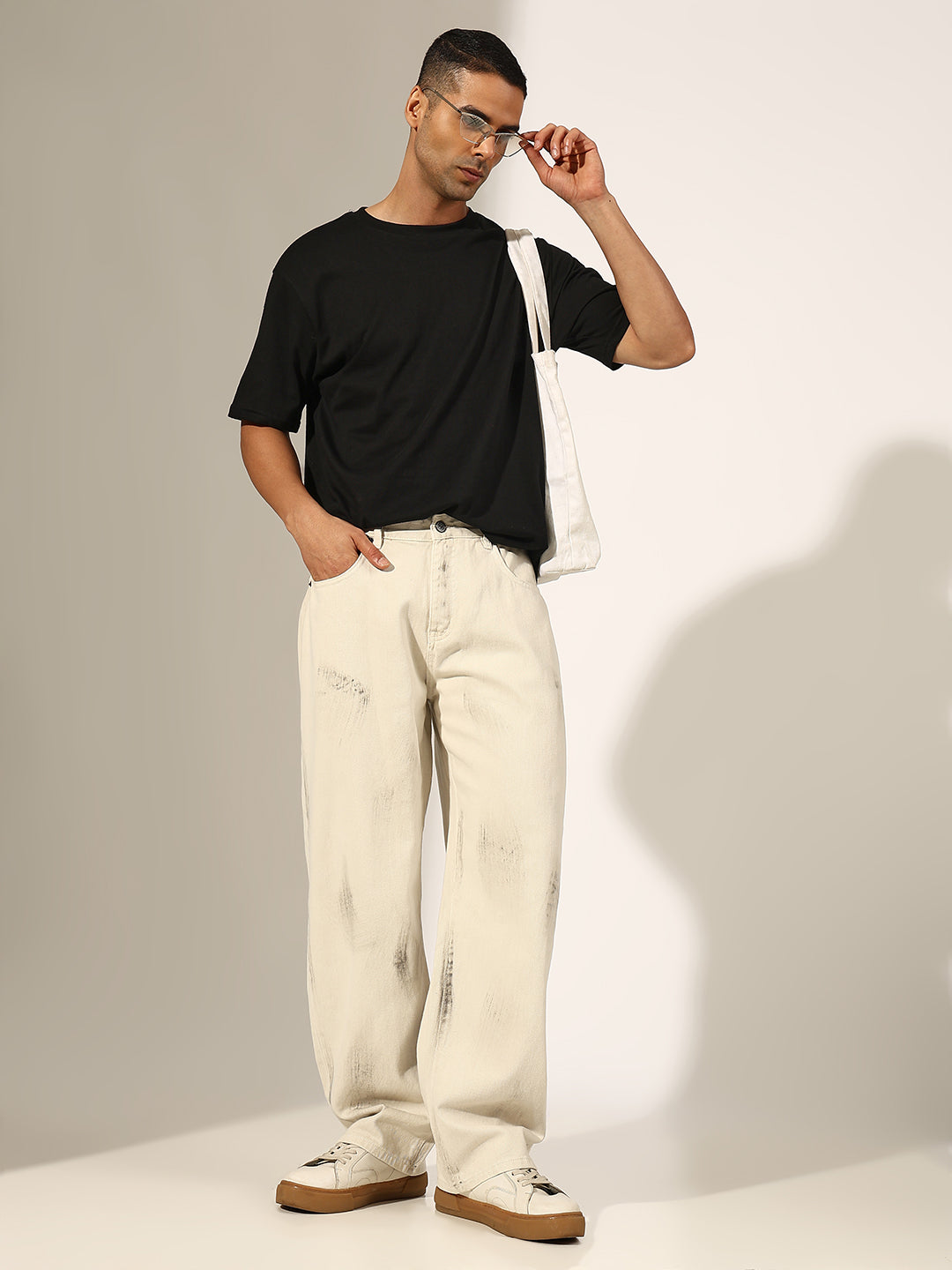 Men's Off-White Mid-Rise Relaxed Fit Jeans