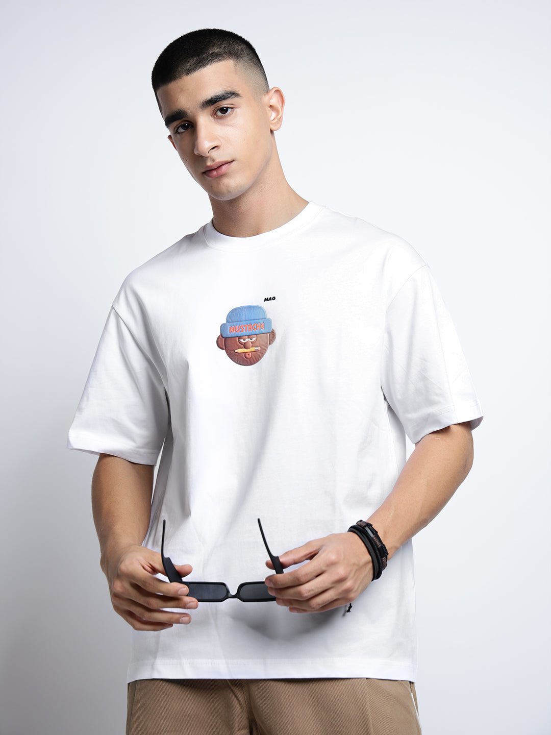 Men's Graphic Print White Short Sleeves Round Neck Relaxed Fit T-Shirt