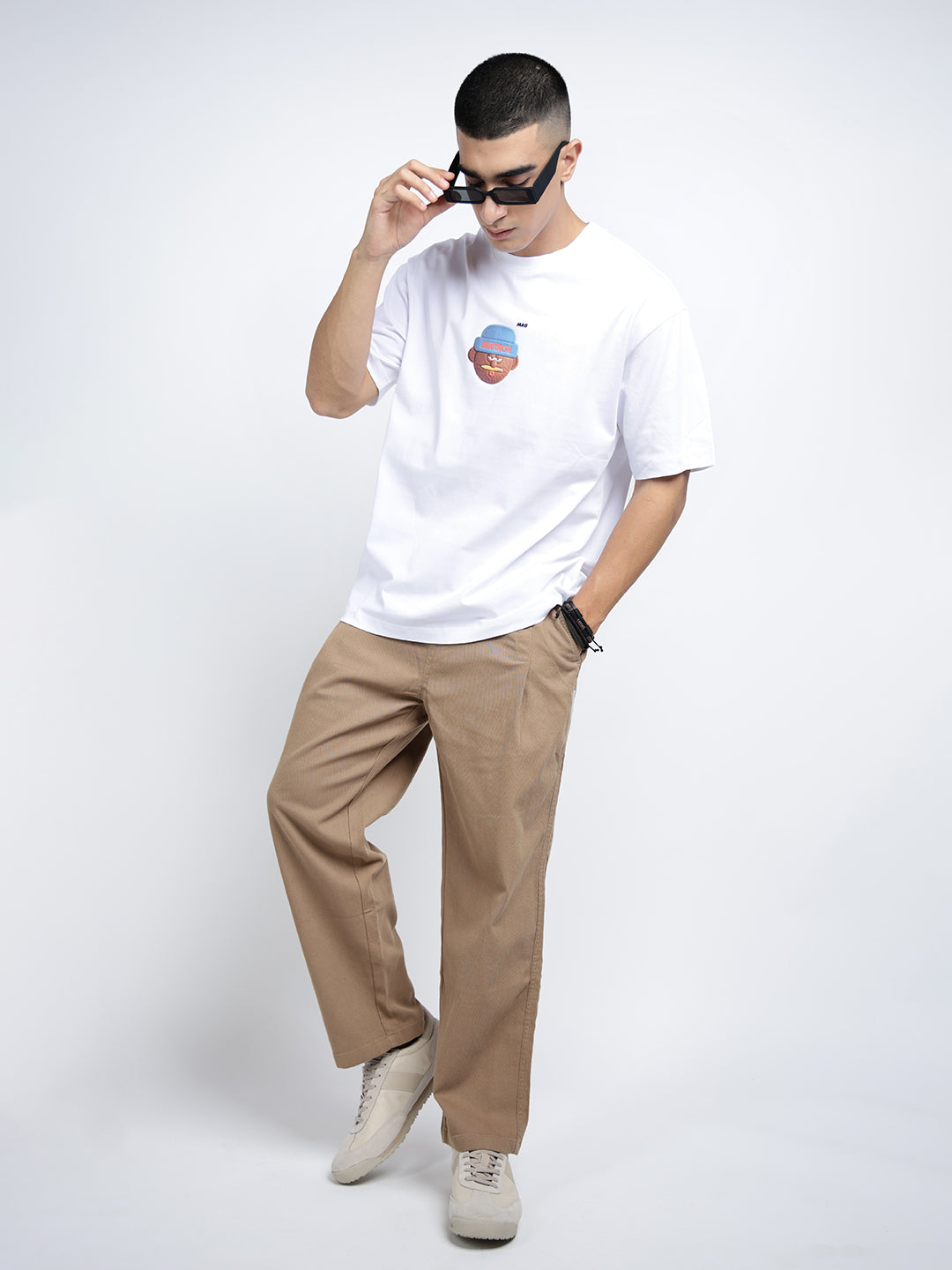 Men's Graphic Print White Short Sleeves Round Neck Relaxed Fit T-Shirt