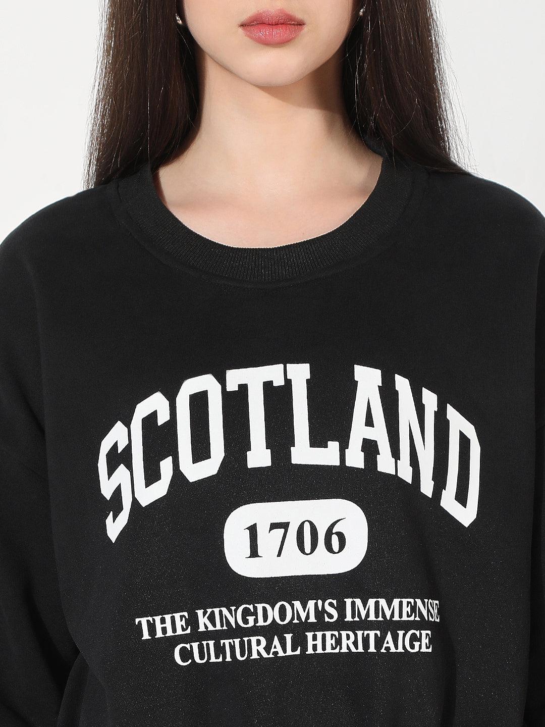 Women's Typography Black Crew Neck Long Sleeves Crop Top