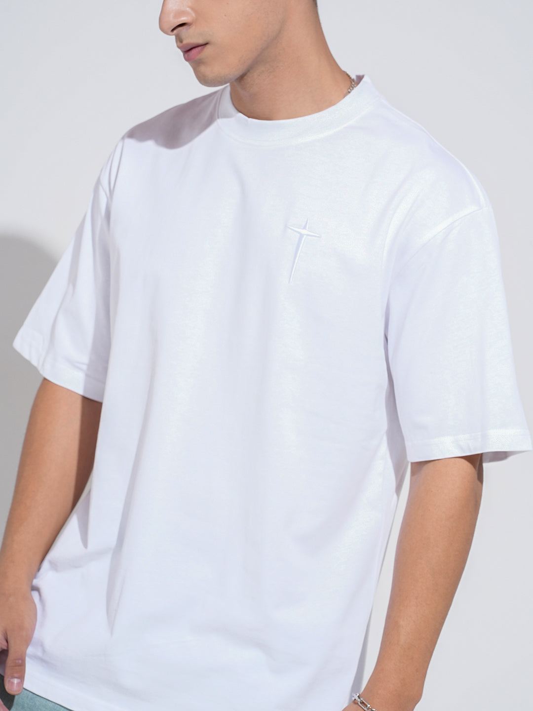 Men's Typography Emnroidered White Short Sleeves Round Neck Oversized T-Shirt