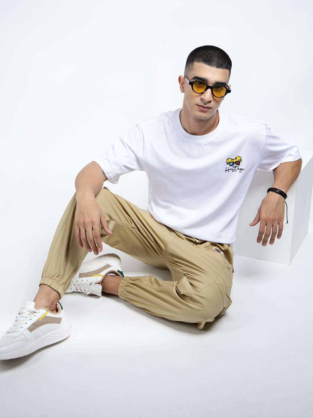 Men's Graphic Print White Short Sleeves Round Neck Regular Fit T-Shirt